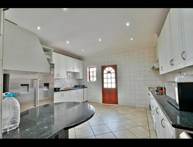 4 BEDROOM HOUSE FOR SALE IN SYDENHAM
